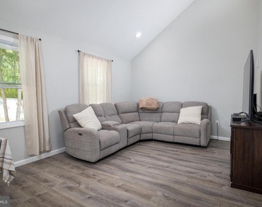 21 Dixmont Avenue - Photo Thumbnail 10