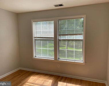 205 Salem Court - Photo Thumbnail 7