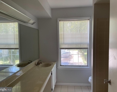205 Salem Court - Photo Thumbnail 12