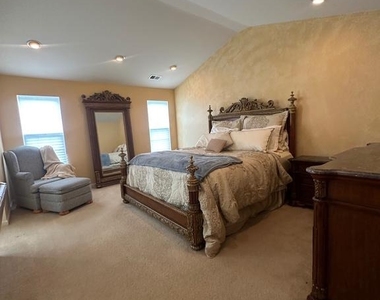 110 Sansom Lane - Photo Thumbnail 6