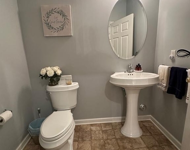110 Sansom Lane - Photo Thumbnail 5