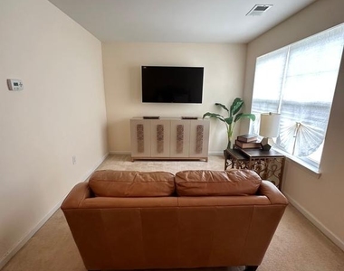 110 Sansom Lane - Photo Thumbnail 9
