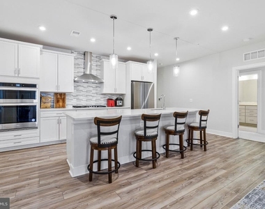 102 Saint Ives Place - Photo Thumbnail 9