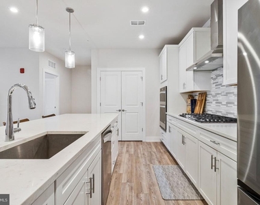 102 Saint Ives Place - Photo Thumbnail 5