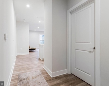 102 Saint Ives Place - Photo Thumbnail 3