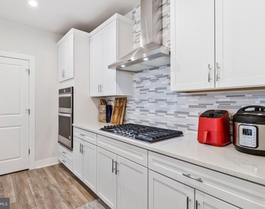 102 Saint Ives Place - Photo Thumbnail 6