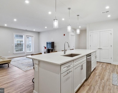 102 Saint Ives Place - Photo Thumbnail 4
