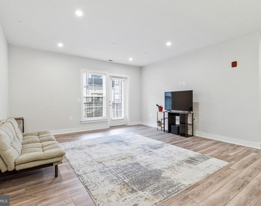 102 Saint Ives Place - Photo Thumbnail 7