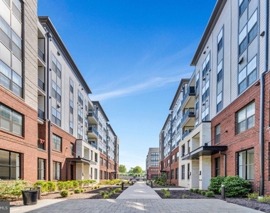 102 Saint Ives Place - Photo Thumbnail 28