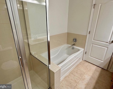 22928 Spicebush Drive - Photo Thumbnail 16