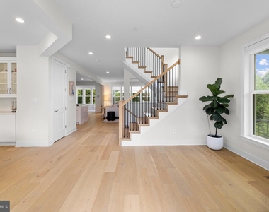9501 Wildoak Drive - Photo Thumbnail 5