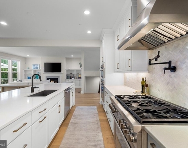 9501 Wildoak Drive - Photo Thumbnail 14