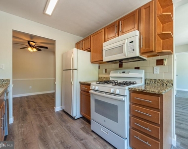 8723 Hayshed Lane - Photo Thumbnail 5