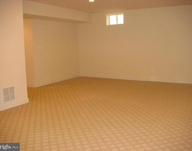 3858 Braveheart Drive - Photo Thumbnail 4