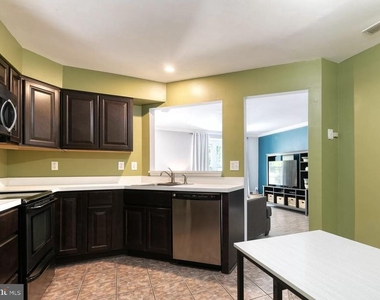 4214 Maple Path Circle - Photo Thumbnail 7