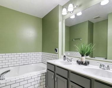 4214 Maple Path Circle - Photo Thumbnail 15