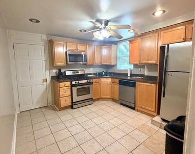 306 Penn Street - Photo Thumbnail 7