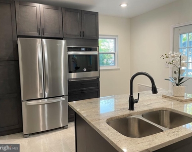 6305 E Fordham Drive - Photo Thumbnail 7