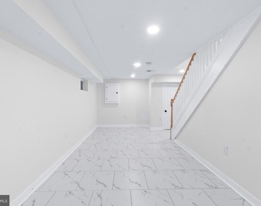 530 E 38th Street - Photo Thumbnail 28