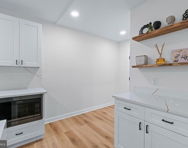 530 E 38th Street - Photo Thumbnail 12