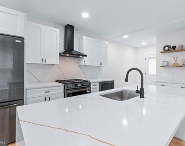 530 E 38th Street - Photo Thumbnail 11