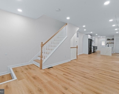 530 E 38th Street - Photo Thumbnail 4