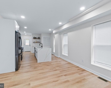 530 E 38th Street - Photo Thumbnail 8