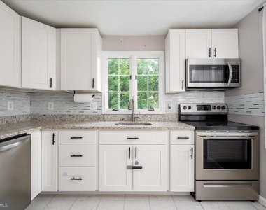 409 Maple Lane Nw - Photo Thumbnail 2