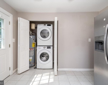 409 Maple Lane Nw - Photo Thumbnail 4