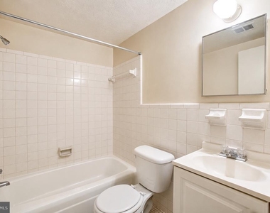 4921 Quarles Street Ne - Photo Thumbnail 7