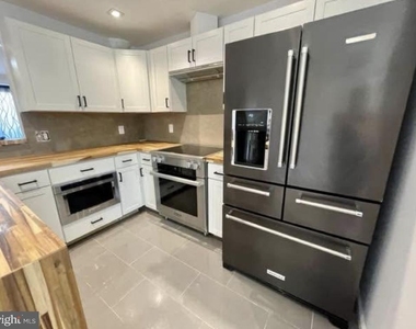 2433 18th Street Ne - Photo Thumbnail 2