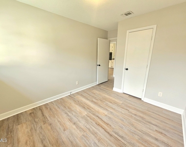408 Oak Street - Photo Thumbnail 10