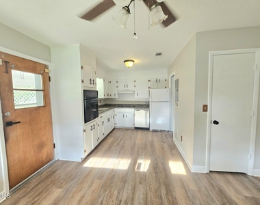 408 Oak Street - Photo Thumbnail 8