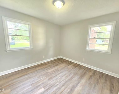 408 Oak Street - Photo Thumbnail 15