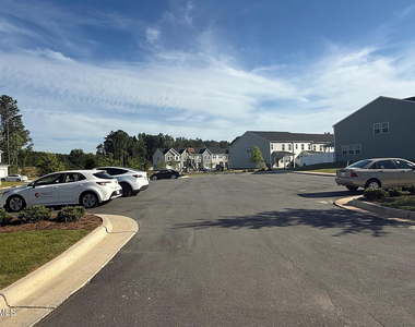277 Paramount Drive - Photo Thumbnail 17