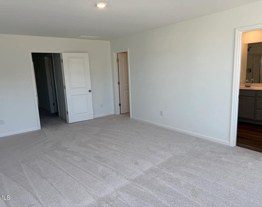 277 Paramount Drive - Photo Thumbnail 8