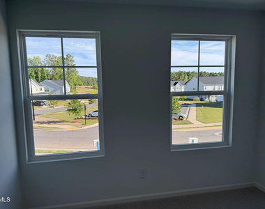 277 Paramount Drive - Photo Thumbnail 11