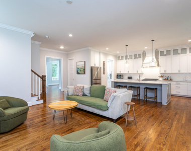 801 Carolina Avenue - Photo Thumbnail 7