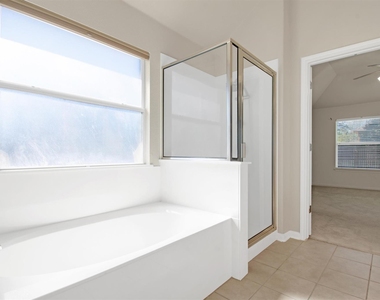 3300 Winding Shore Ln - Photo Thumbnail 17
