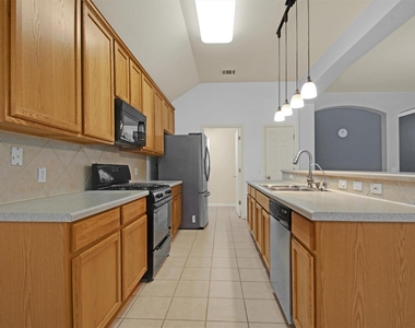 3300 Winding Shore Ln - Photo Thumbnail 9