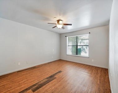 1130 Bois D'arc St - Photo Thumbnail 8