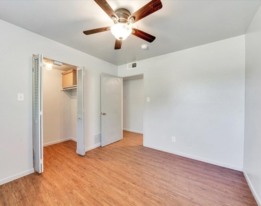 1130 Bois D'arc St - Photo Thumbnail 13