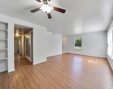 1130 Bois D'arc St - Photo Thumbnail 3