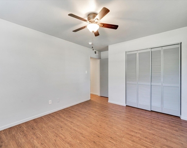 1130 Bois D'arc St - Photo Thumbnail 16