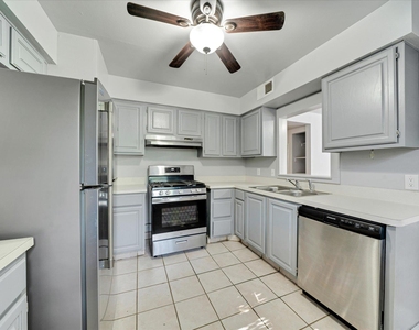 1130 Bois D'arc St - Photo Thumbnail 7