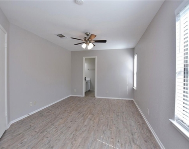 802 Primrose Ln - Photo Thumbnail 15