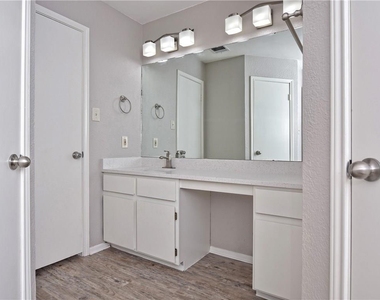 802 Primrose Ln - Photo Thumbnail 17