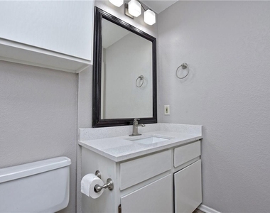 802 Primrose Ln - Photo Thumbnail 21