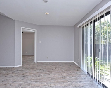 802 Primrose Ln - Photo Thumbnail 8