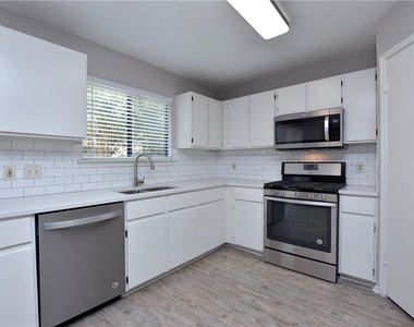 802 Primrose Ln - Photo Thumbnail 5